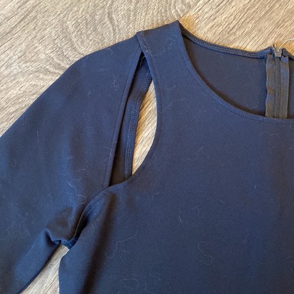 Fabletics cutout crop top, size XS, NWT - Picture 2 of 6